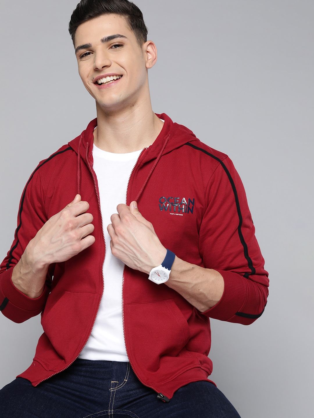

Mast & Harbour Men Maroon Print Detail Pure Cotton Hooded Sweatshirt
