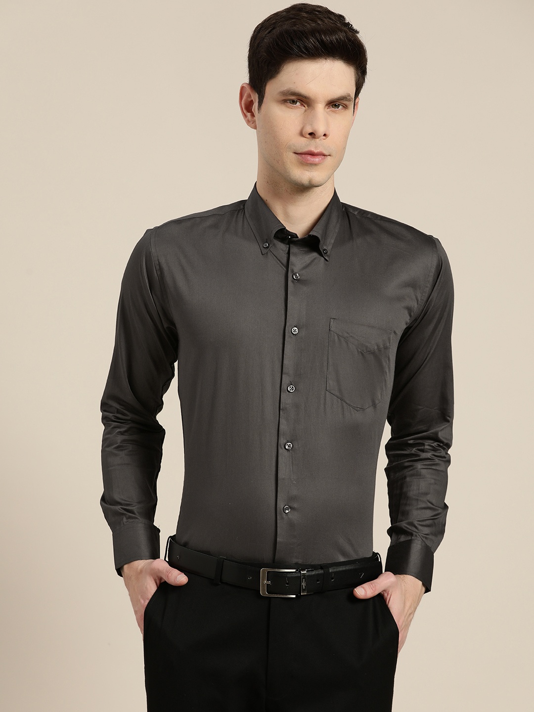 

Hancock Men Grey Slim Fit Solid Cotton Satin Formal Shirt