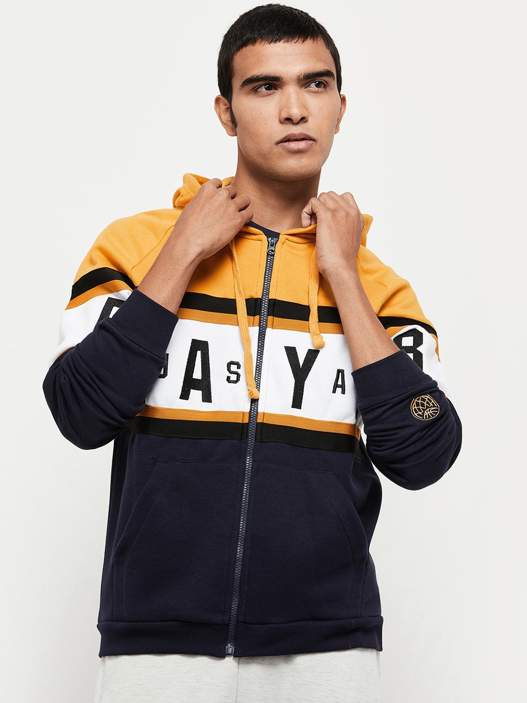 

max Men Blue Colourblocked Hooded Sweatshirt