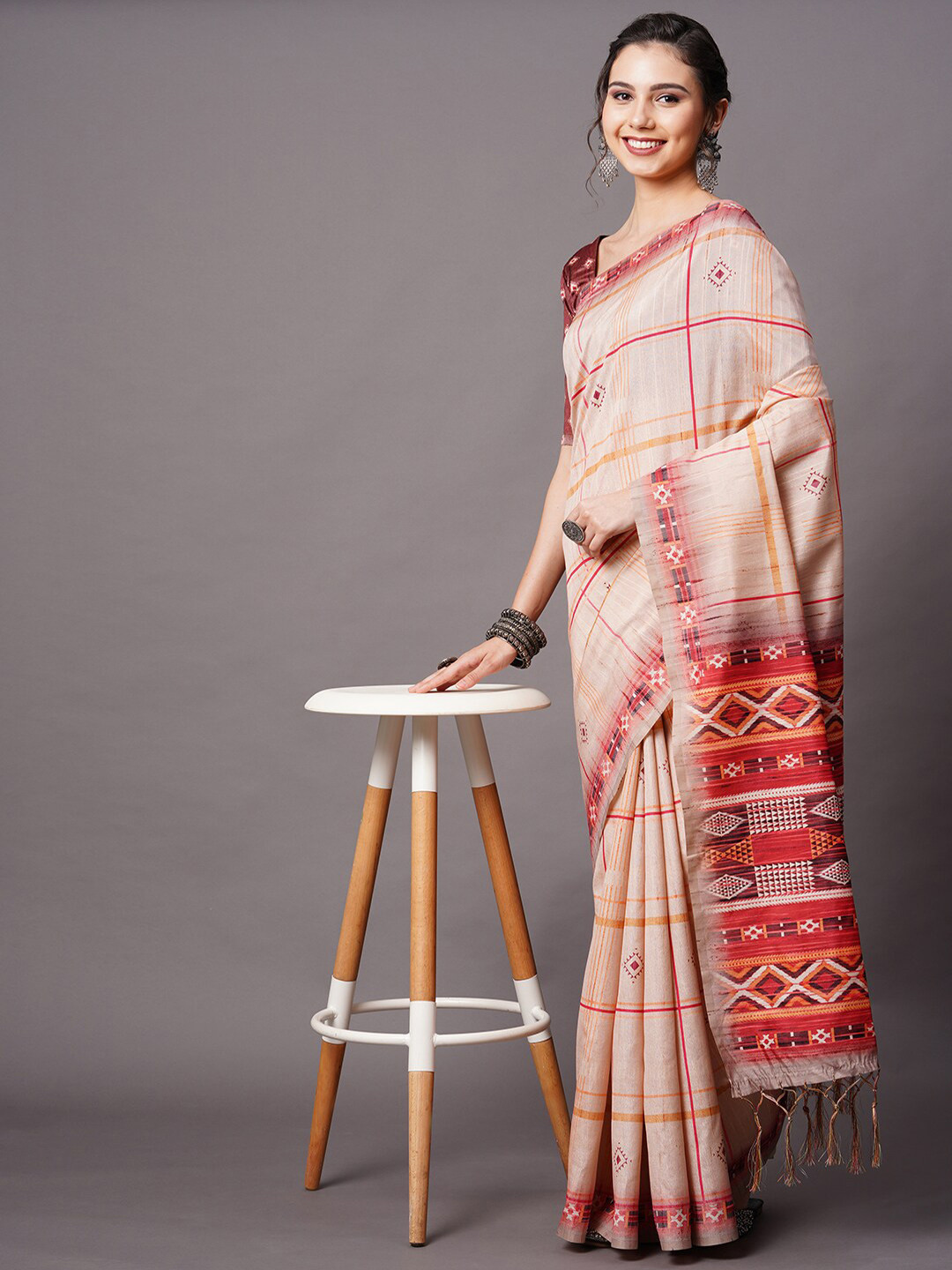 

Mitera Cream-Coloured & Red Ethnic Motifs Printed Saree