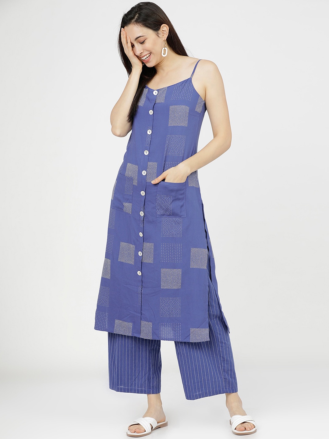 

Vishudh Women Blue Printed Panelled Kurta with Palazzos