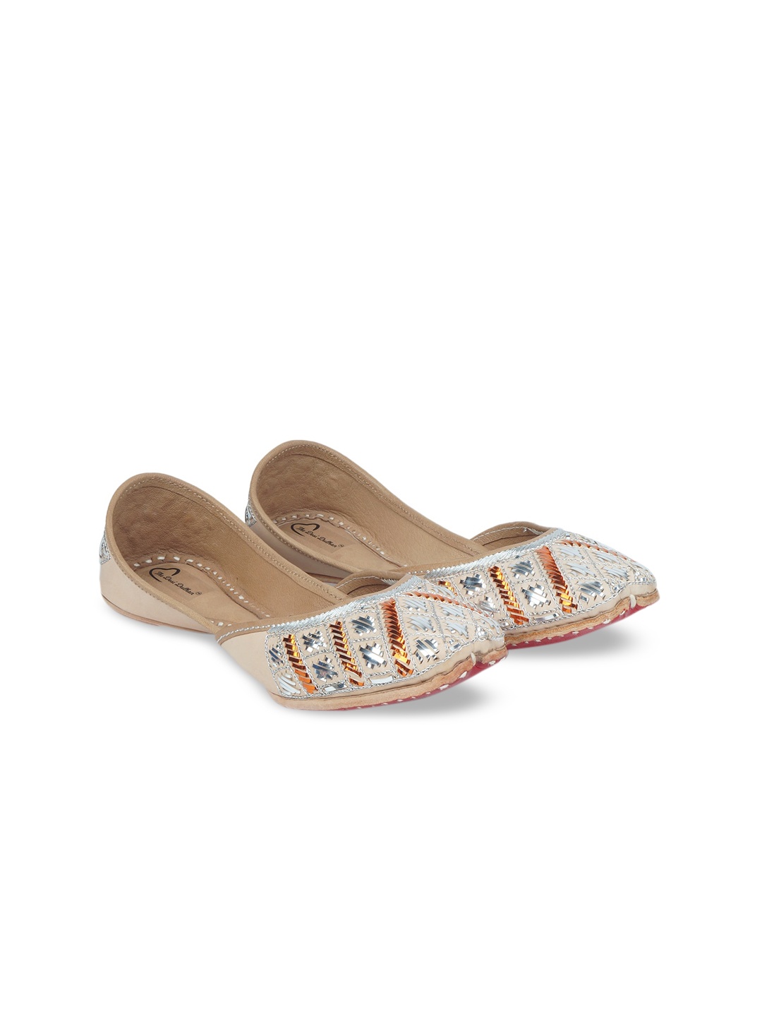 

The Desi Dulhan Women Cream-Coloured Embellished Mojaris Flats