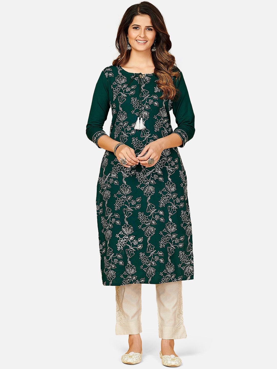 

Vbuyz Women Green Embroidered Keyhole Neck Kurta