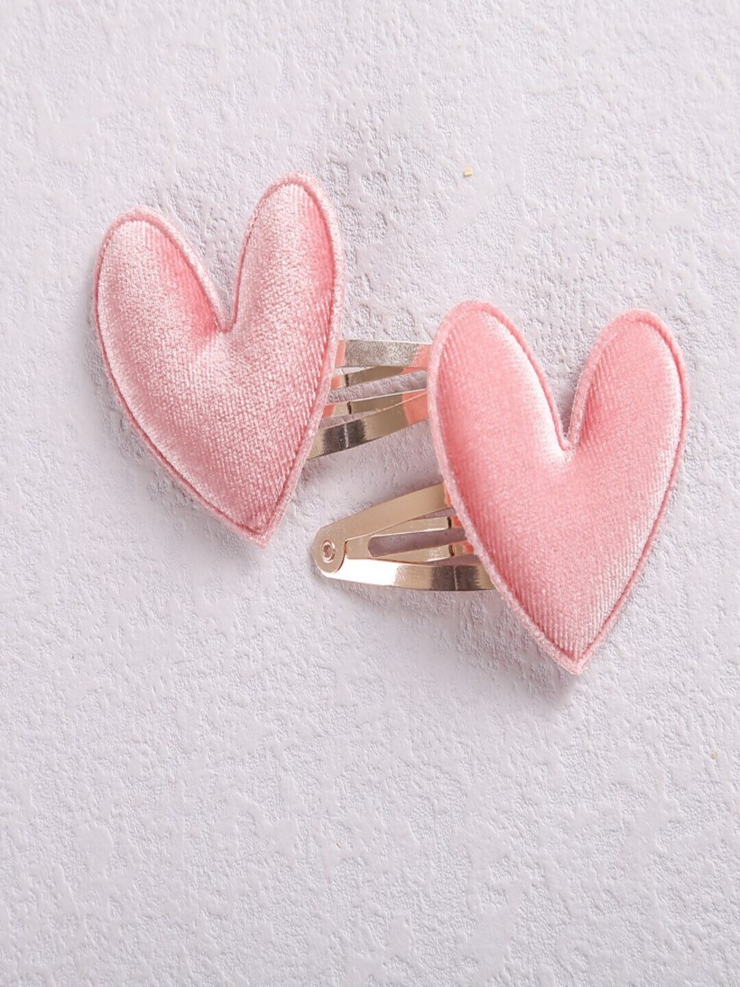 

AQUASTREET Girls Pink Set of 2 Velvet Heart-Shaped Alligator Hair Clip