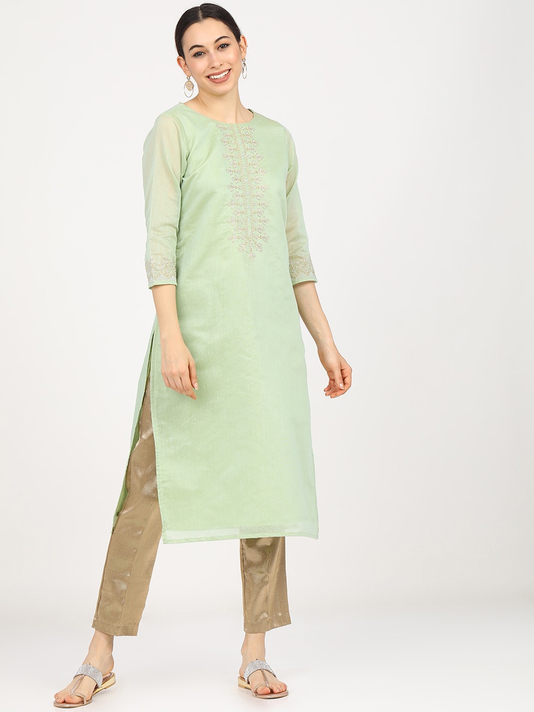 

Vishudh Women Green & White Floral Yoke Design Thread Work Kurta