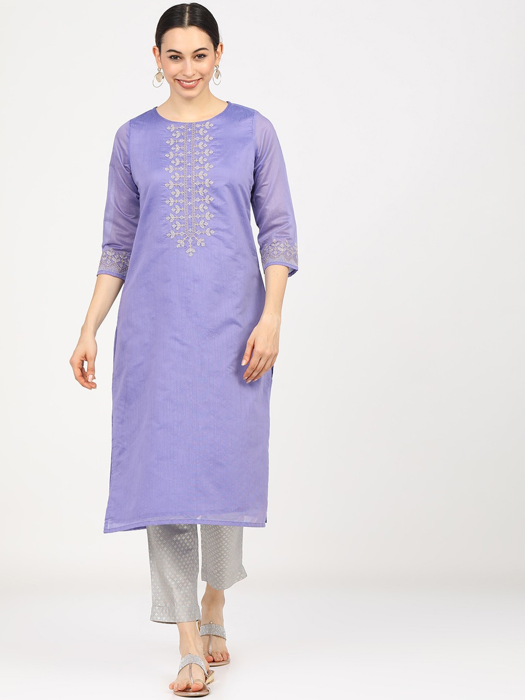 

Vishudh Women Mauve Floral Yoke Design Thread Work Kurta