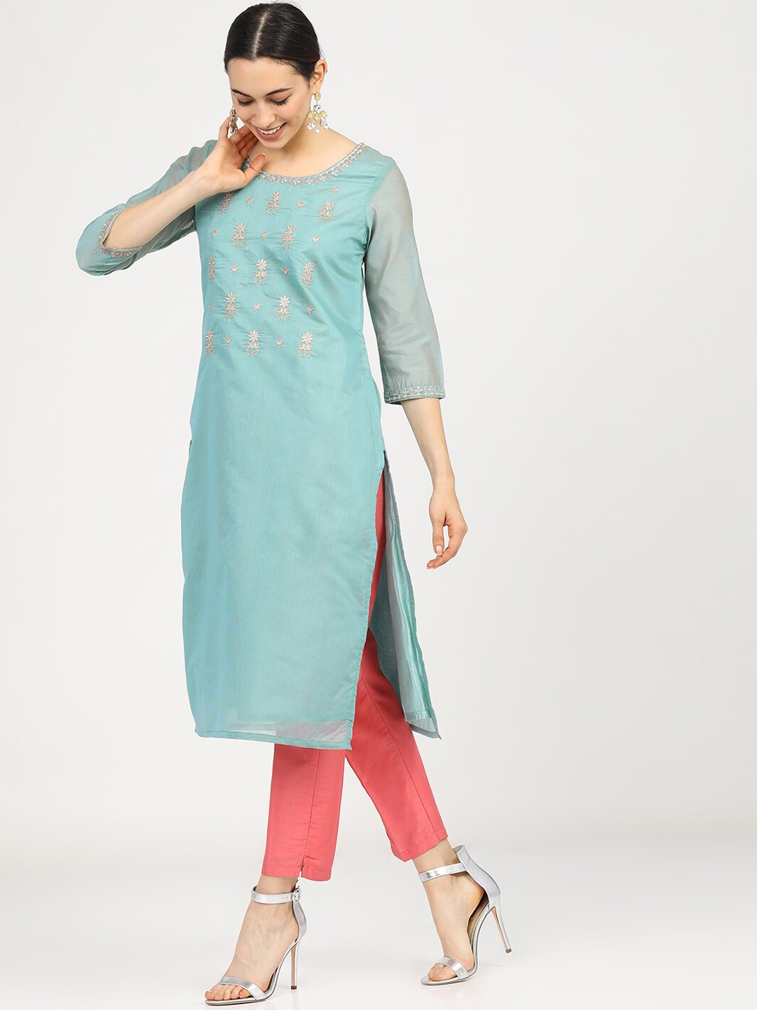 

Vishudh Women Blue Floral Yoke Design Thread Work Kurta