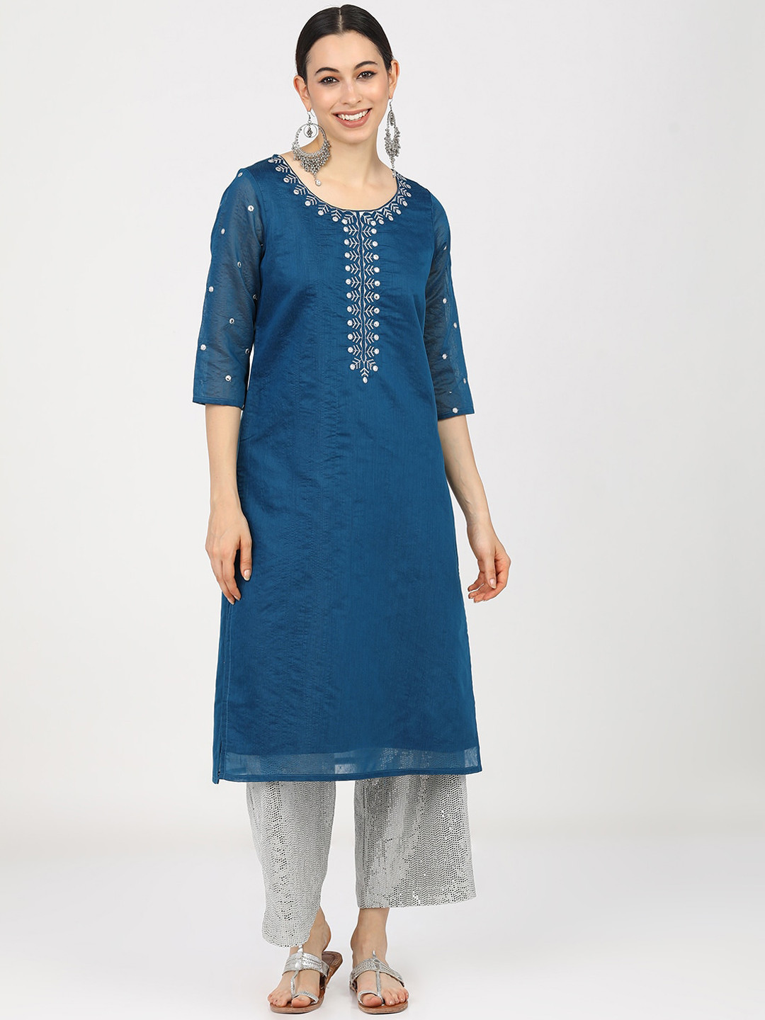 

Vishudh Women Blue & Off White Yoke Design Thread Work Kurta