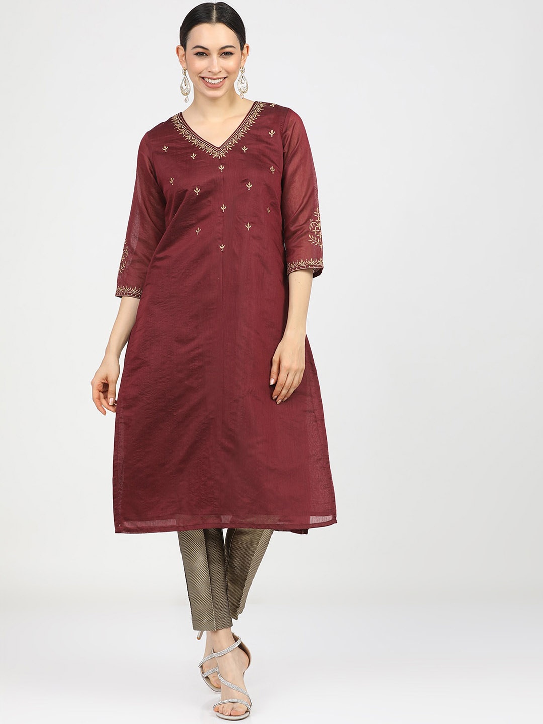 

Vishudh Women Maroon Geometric Embroidered Thread Work Kurta