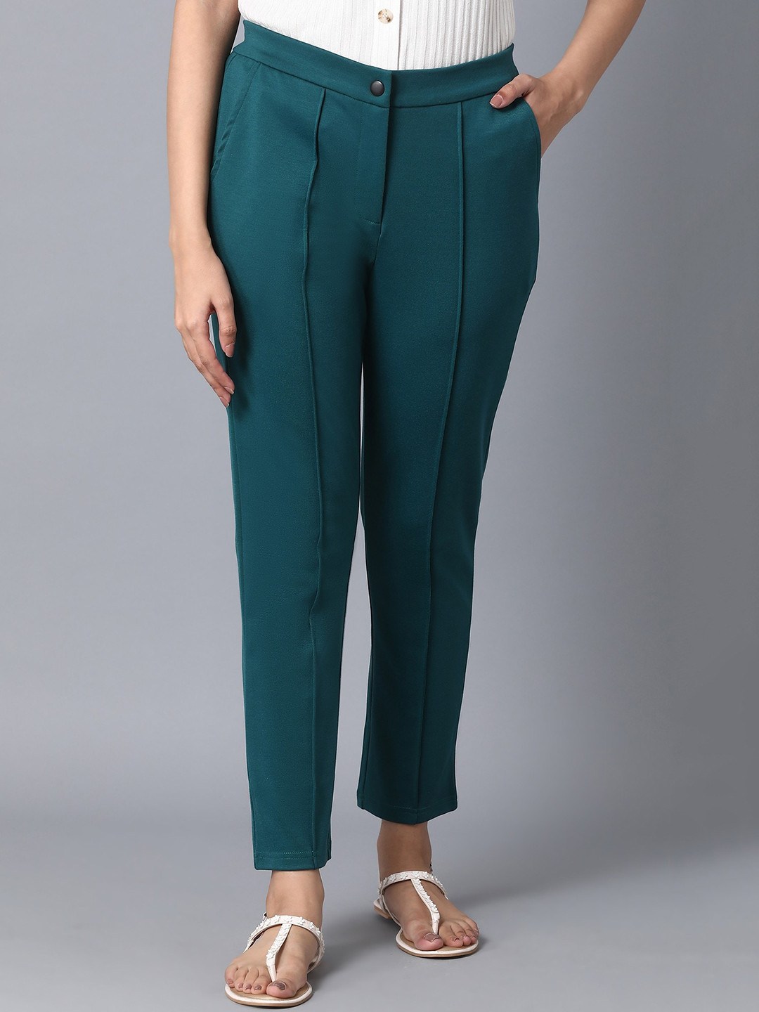 

elleven Women Green Slim Fit Pleated Trousers