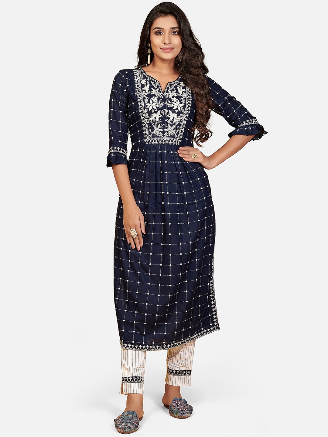 

Vbuyz Women Blue Ethnic Motifs Printed Thread Work Kurta with Trousers