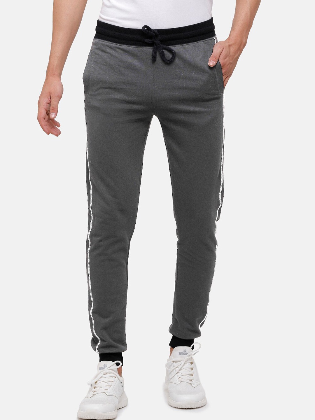 

MADSTO Men Grey Solid Pure Cotton Slim-Fit Joggers