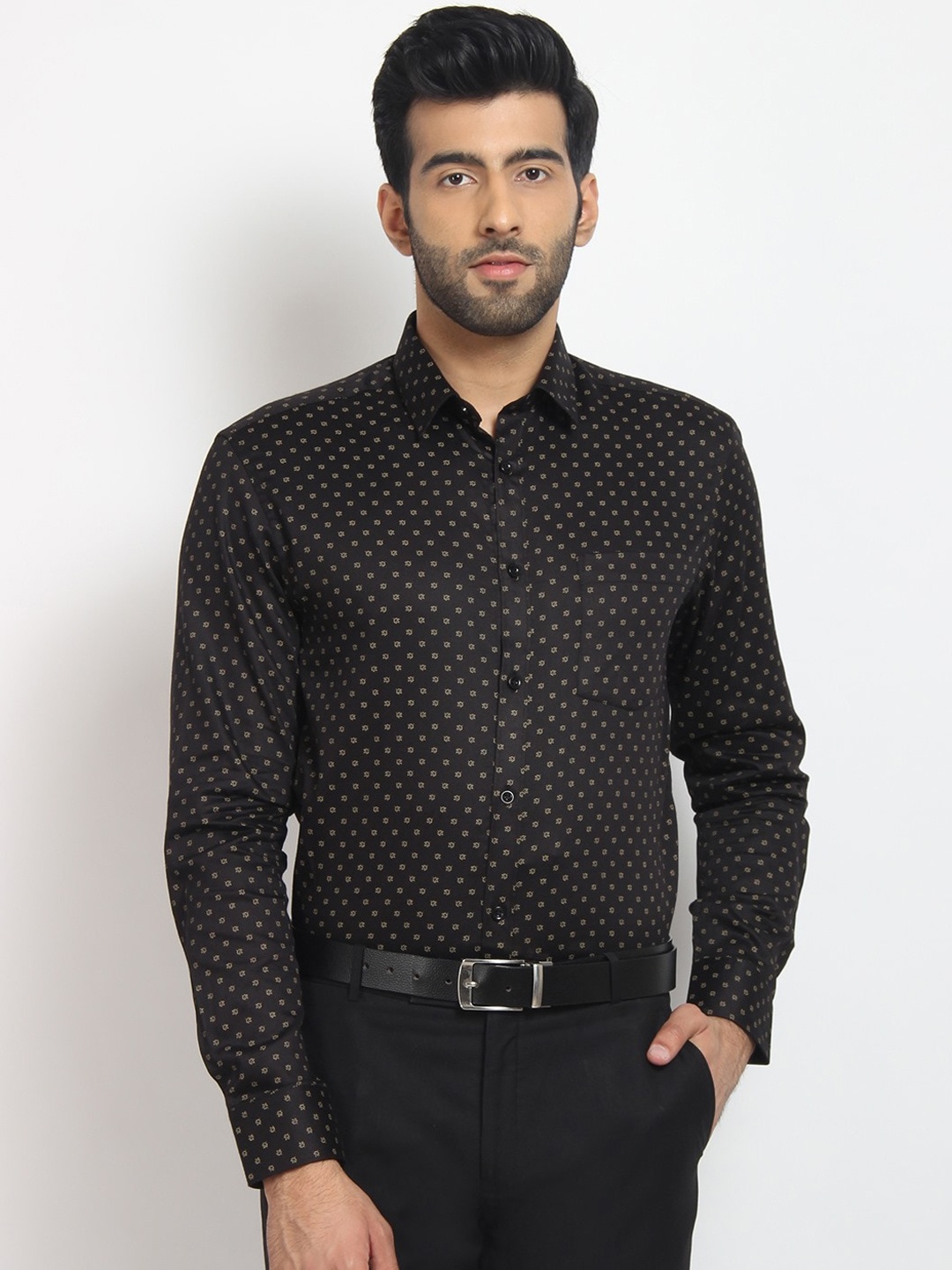

cape canary Men Black Opaque Micro Ditsy Printed Casual Shirt
