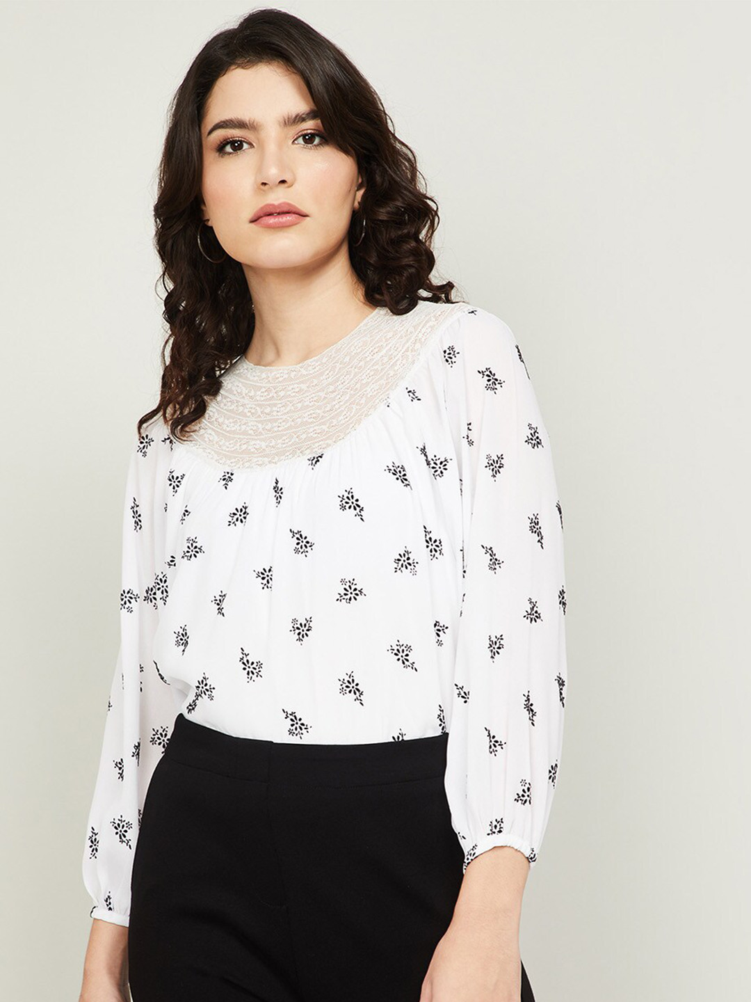 

CODE by Lifestyle Off White & Black Floral Printed Regular Top