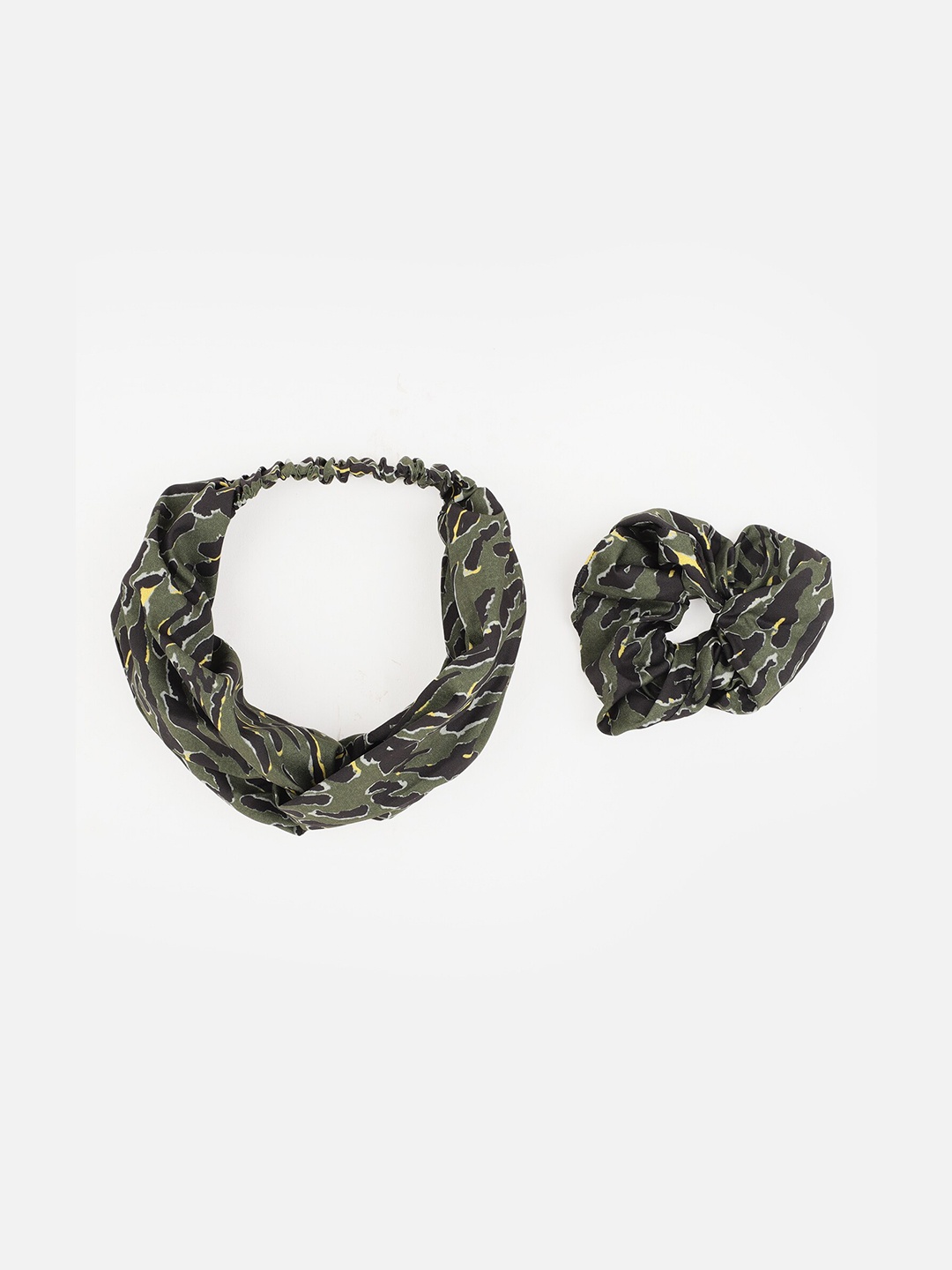 

Aditi Wasan Women Green & Black Set of 2 Embellished Hairband