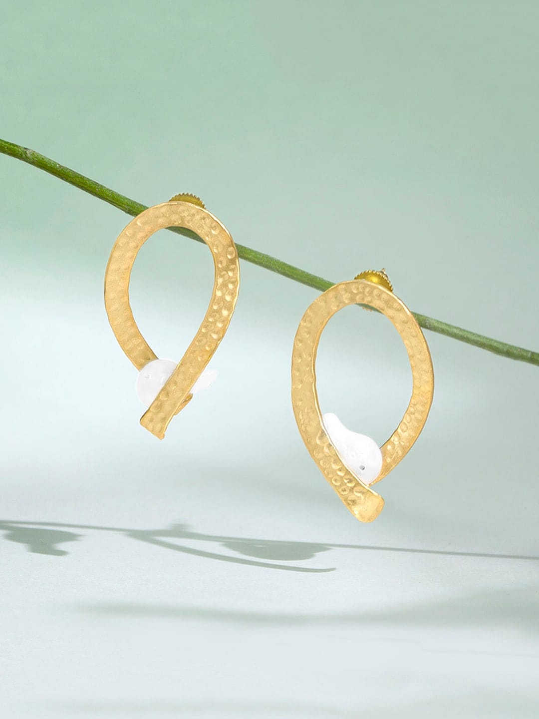 

Mikoto by FableStreet Gold-Toned Contemporary Hoop Earrings