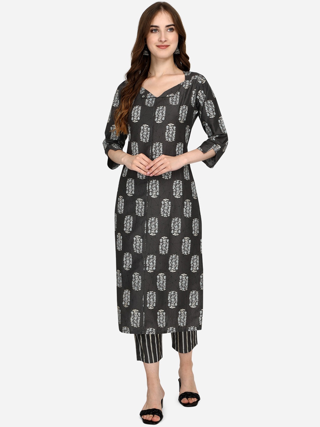 

RAISIN Women Black Ethnic Motifs Printed Silk Blend Straight Kurta with Trousers