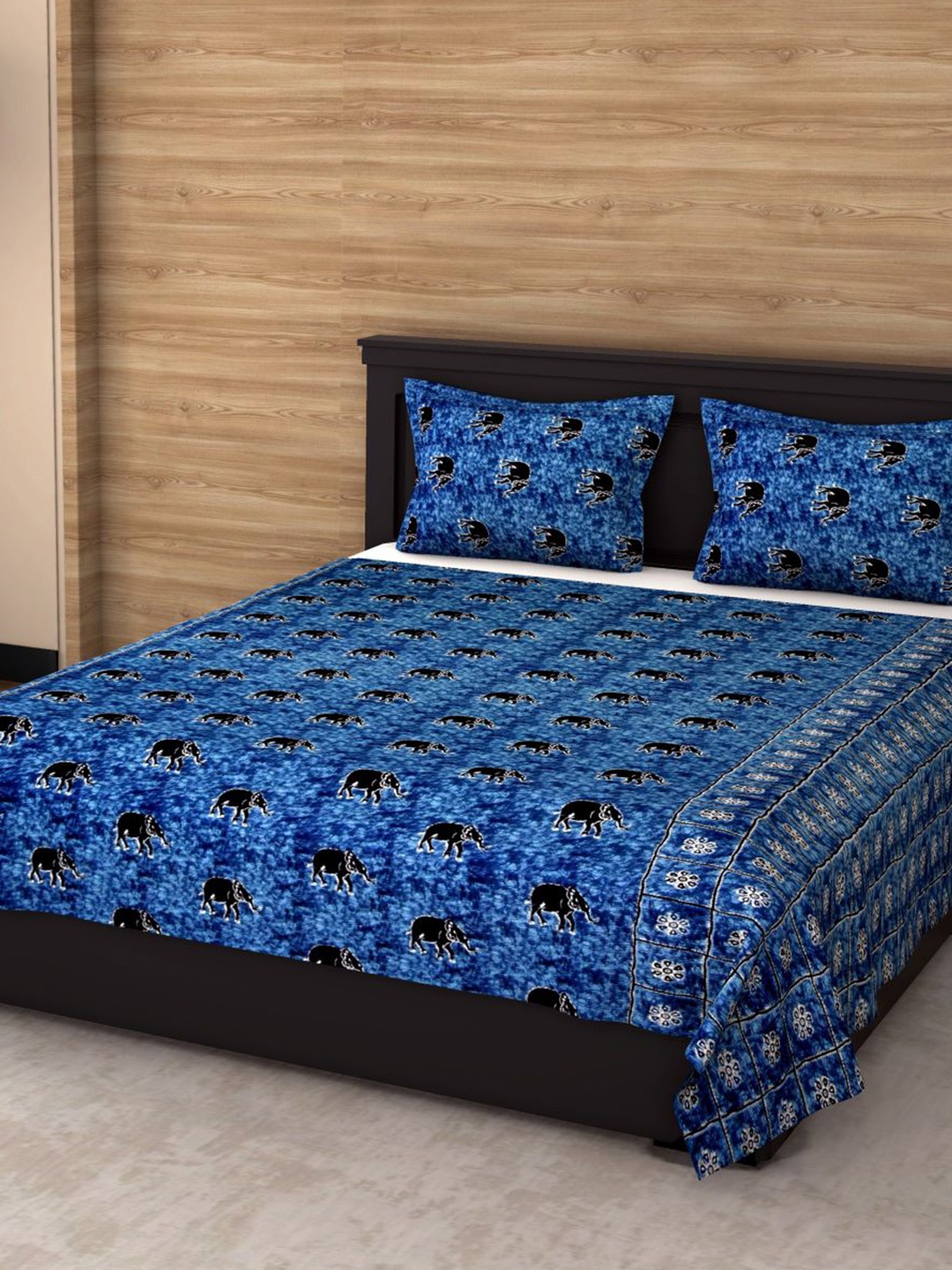 

Varde Blue & Black Graphic 120 TC King Bedsheet with 2 Pillow Covers