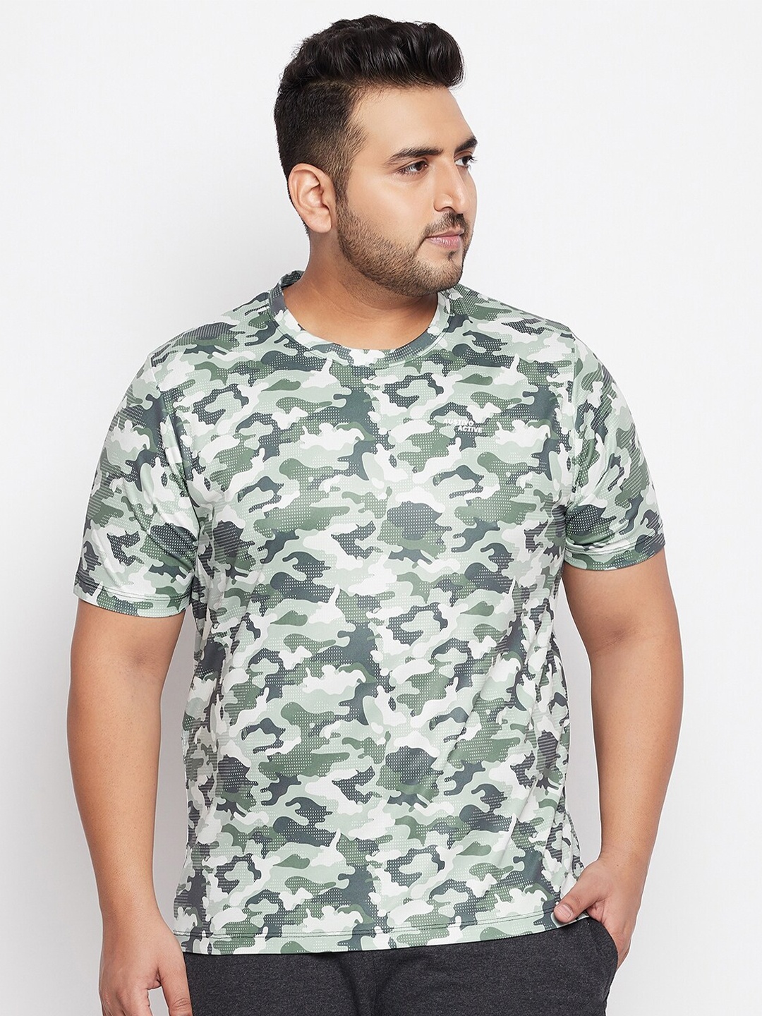 

AUSTIVO Men Green Camouflage Printed Running T-shirt