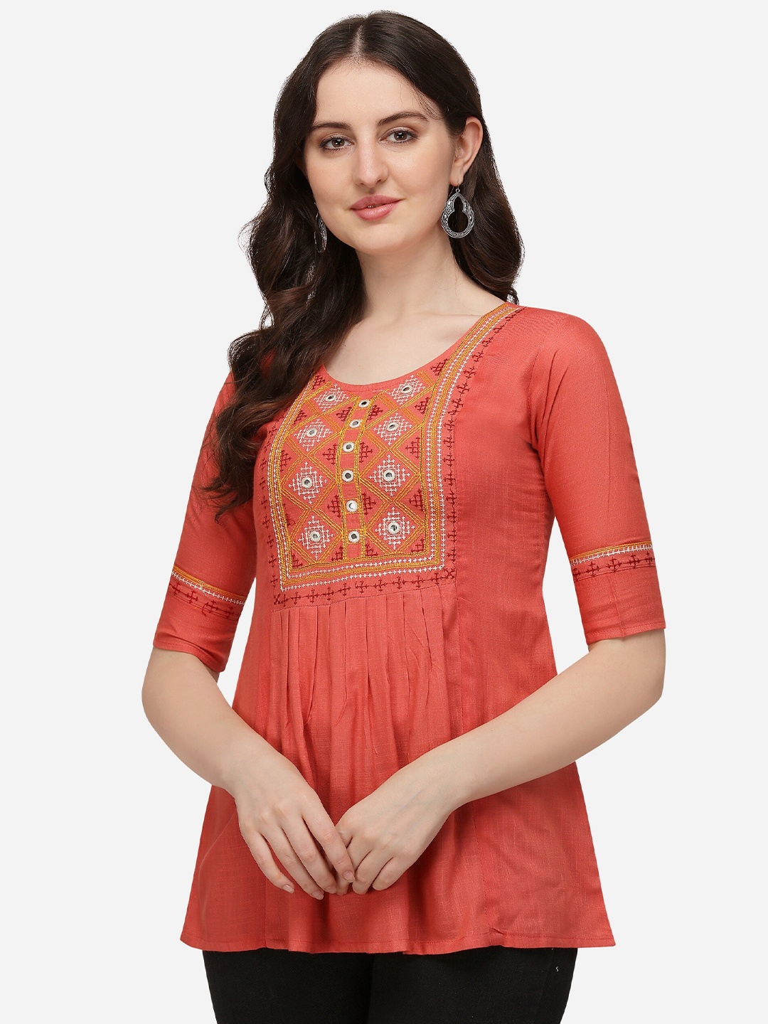 

RAJGRANTH Pink Floral Embroidered Kurti