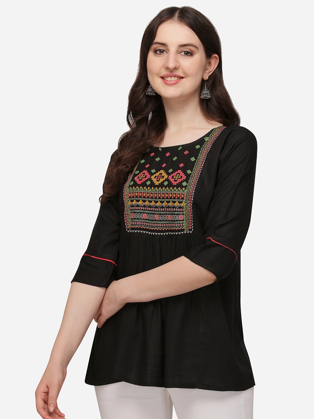 

RAJGRANTH Black Floral Embroidered Kurti