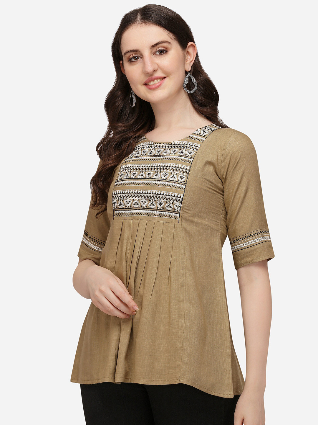 

RAJGRANTH Beige & White Floral Embroidered Kurti