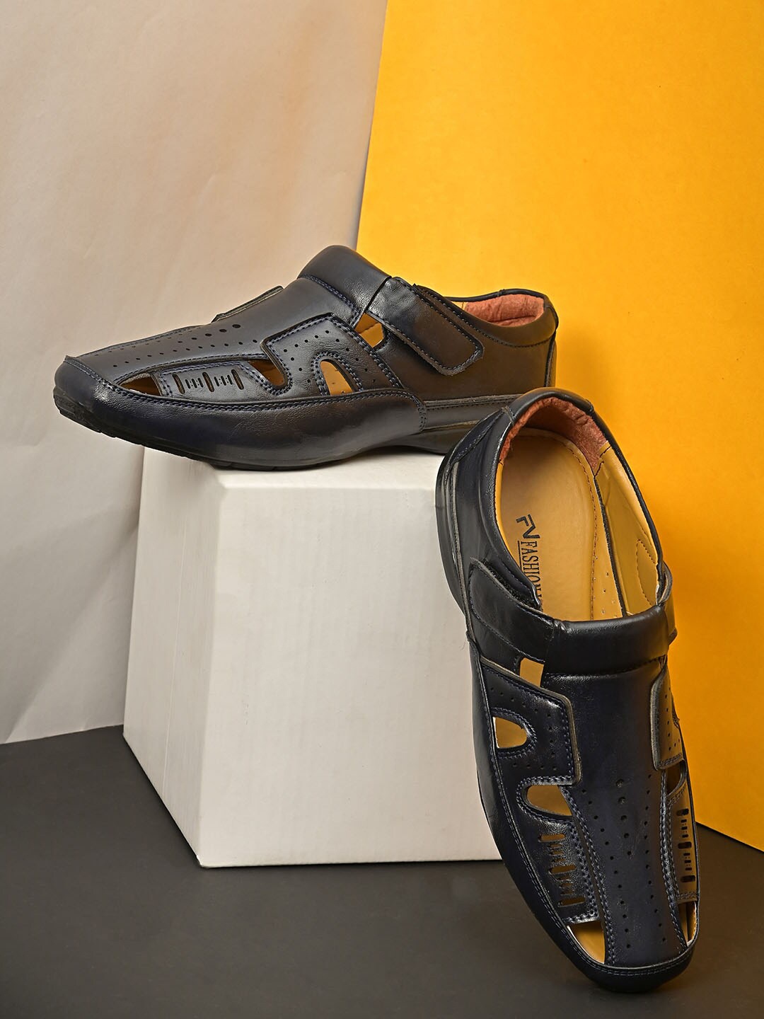 

Fashion Victim Men Navy Blue Shoe-Style Sandals