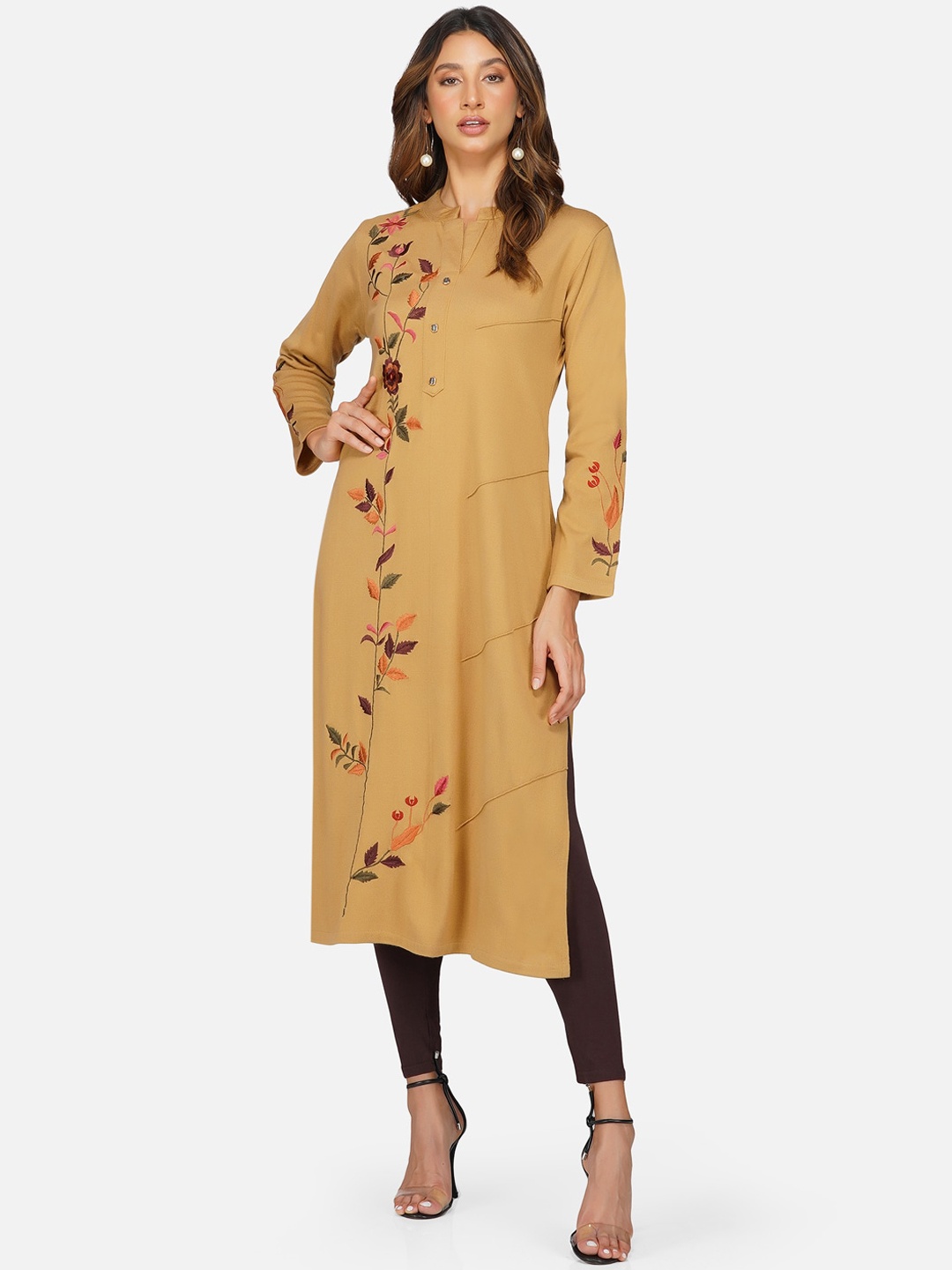 

FABNEST Women Beige Floral Embroidered Kurta