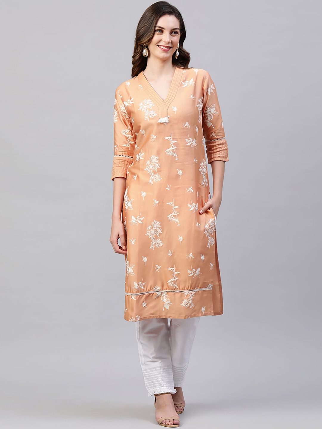 

Indo Era Women Peach-Coloured & White Ethnic Motifs Printed Regular Kurta with Trousers