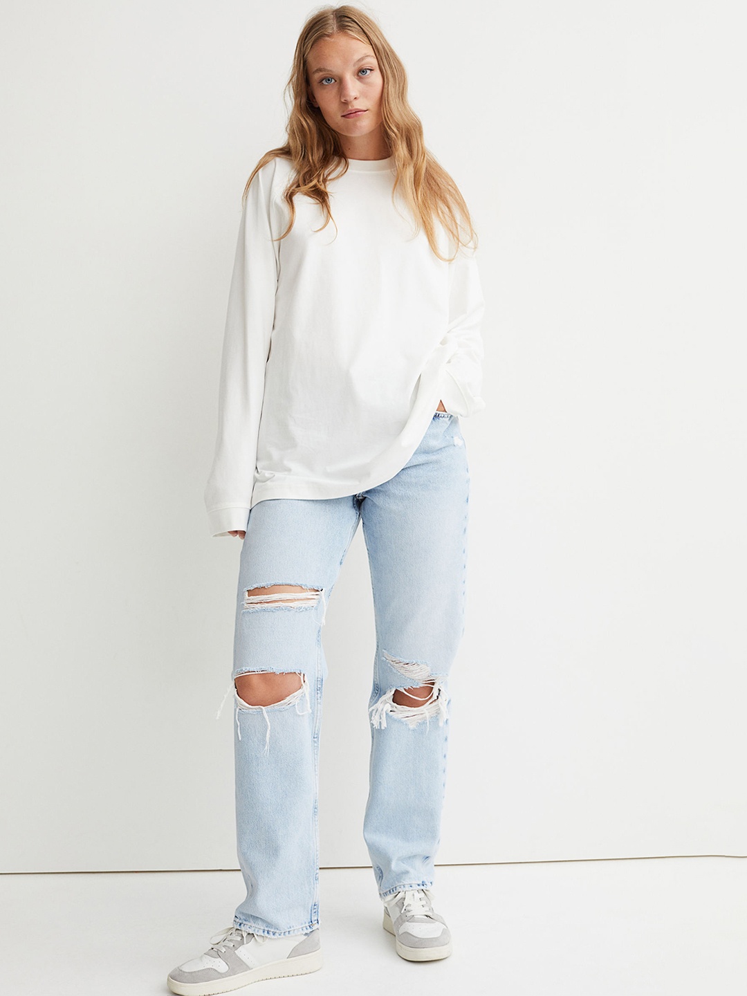 

H&M Women Blue Solid Distressed 90s Boyfriend Jeans