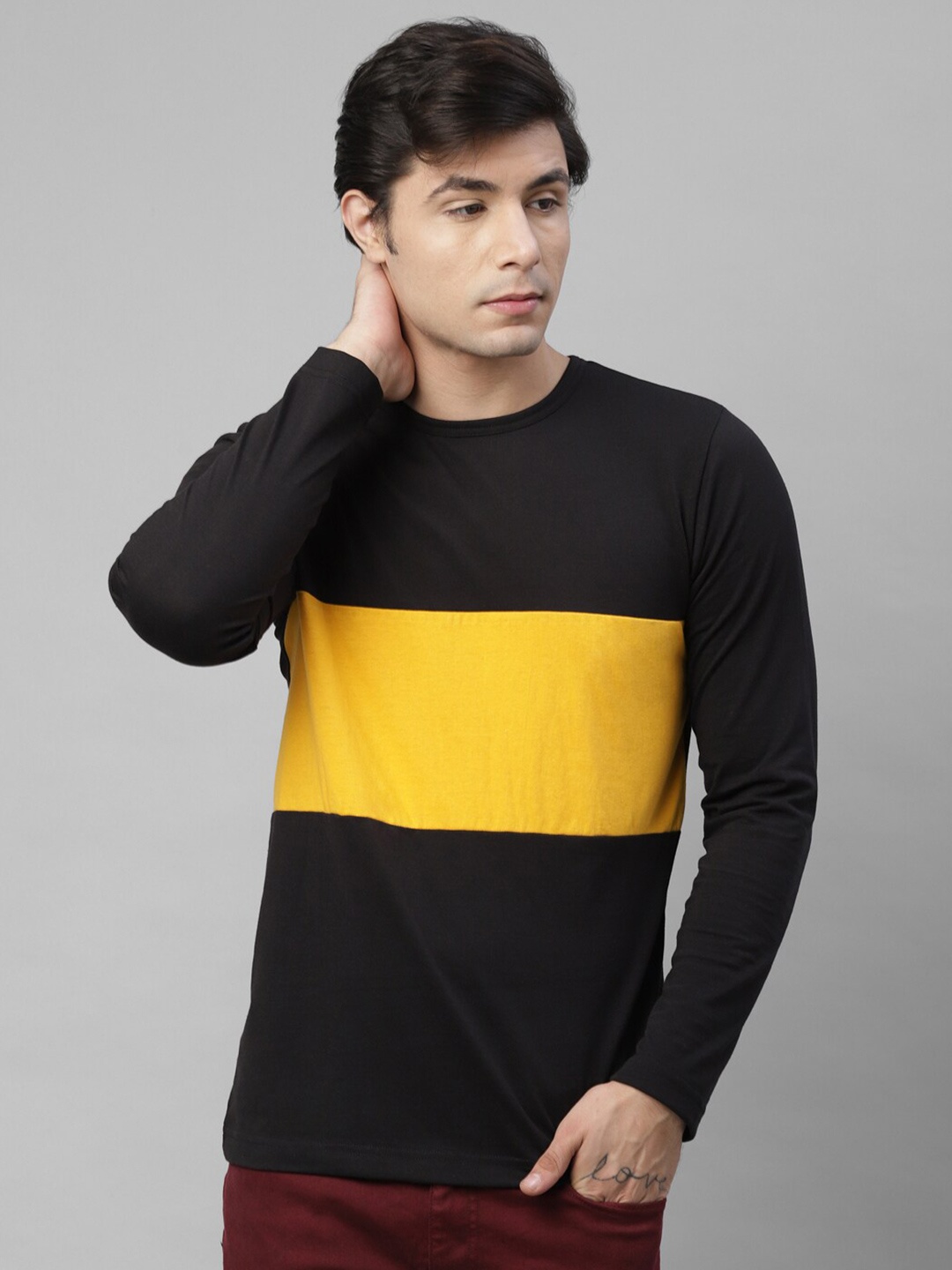 

Rigo Men Black & Yellow Colourblocked Slim Fit T-shirt