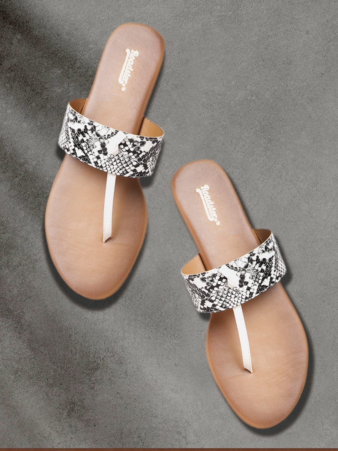 

The Roadster Lifestyle Co Women White & Black Snakeskin Print T-Strap Flats