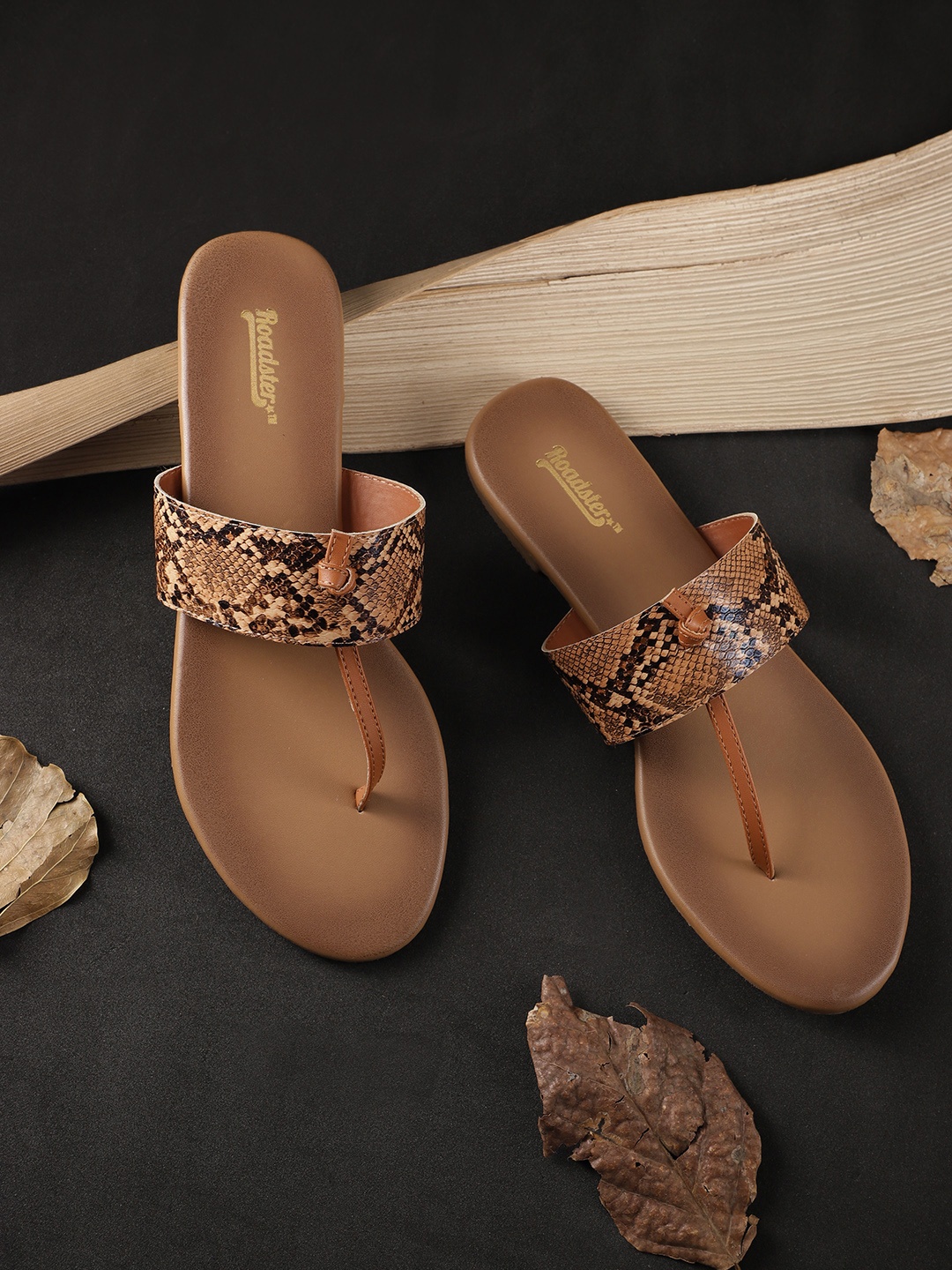 

The Roadster Lifestyle Co Women Tan Brown & Black Snakeskin Print T-Strap Flats