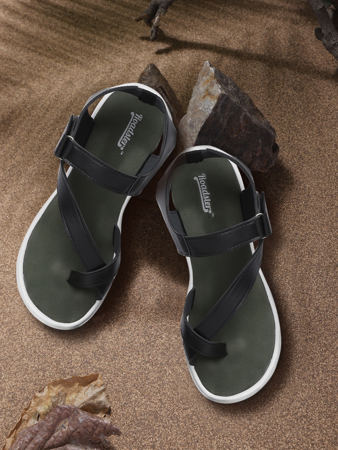 

The Roadster Lifestyle Co Women Black Solid One Toe Sports Sandals