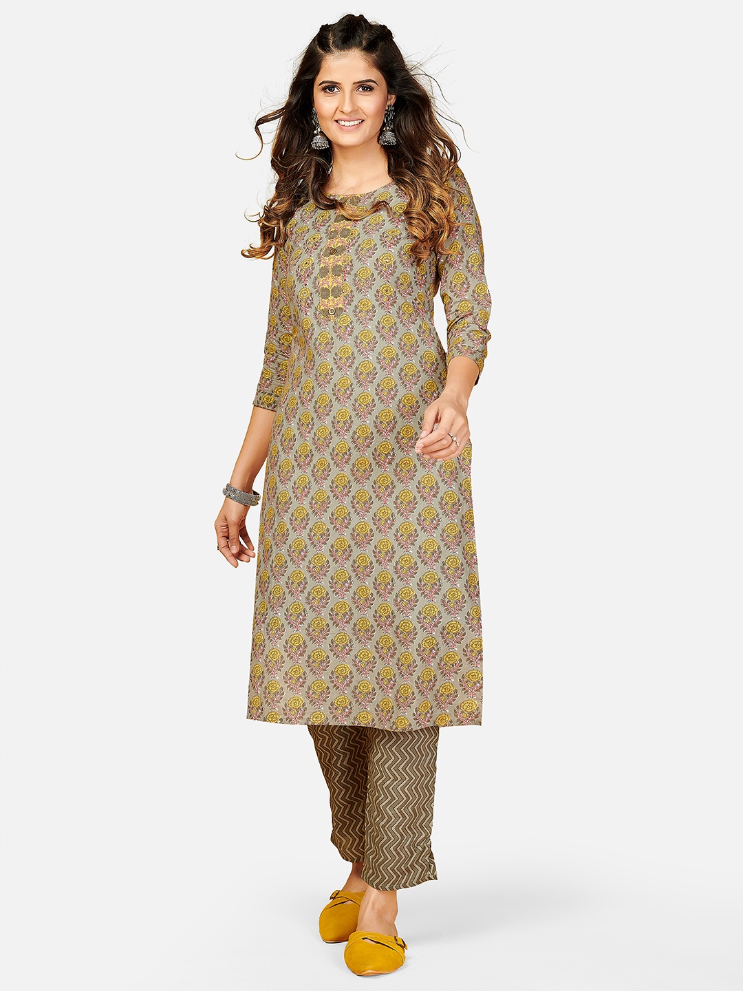

Vbuyz Women Grey Floral Printed Regular Pure Cotton Kurti with Trousers