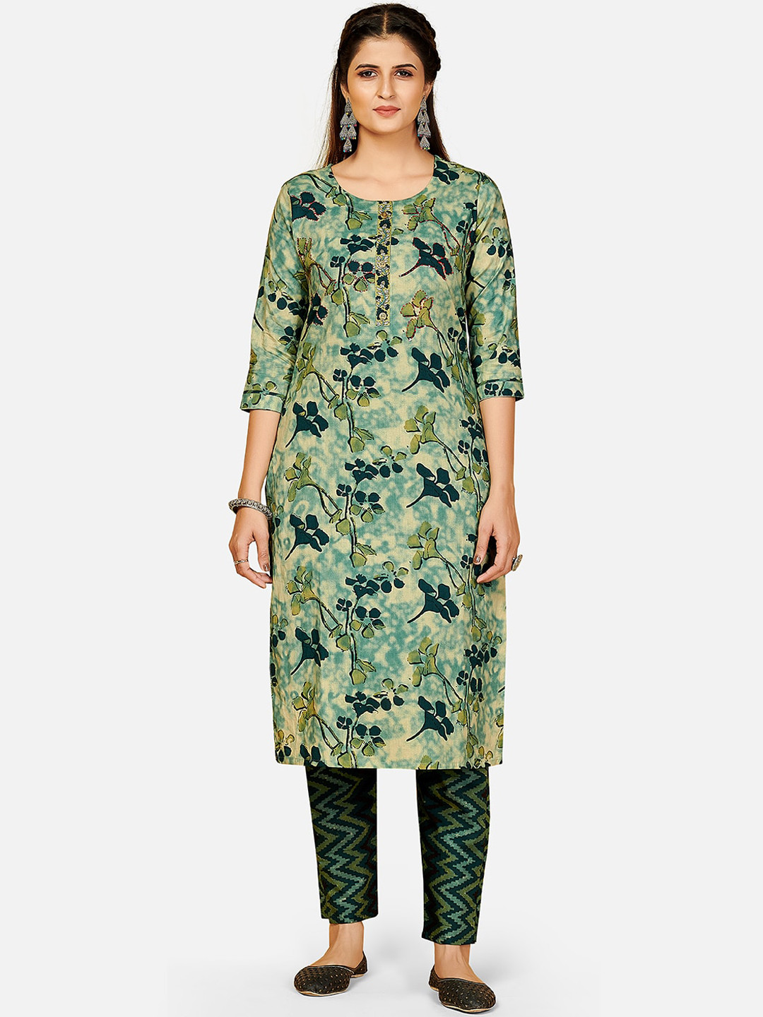

Vbuyz Women Beige & Green Floral Printed Regular Pure Cotton Kurta with Trousers