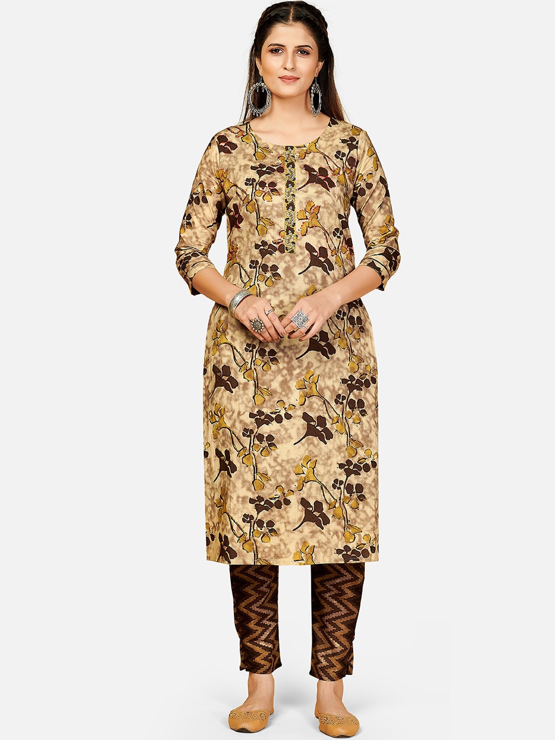 

Vbuyz Women Beige Floral Printed Regular Pure Cotton Kurta with Trousers