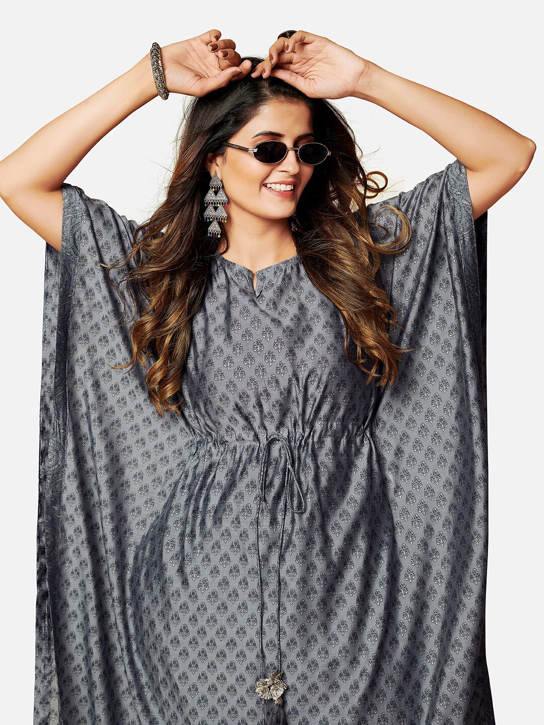 

Vbuyz Women Grey & Black Ethnic Motifs Printed Kaftan Kurta With Palazzos