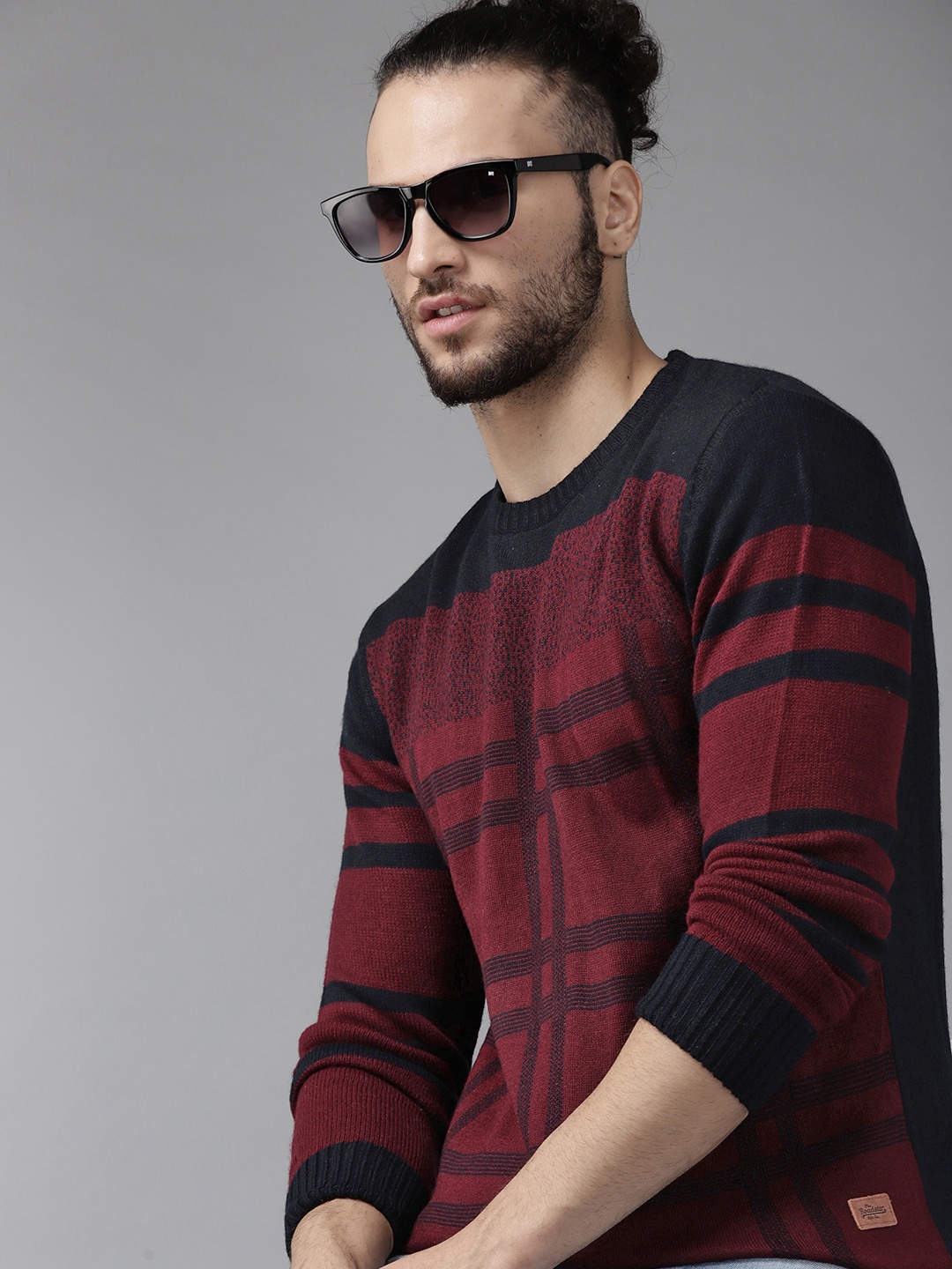 

The Roadster Lifestyle Co Men Navy Blue & Maroon Checked Pullover