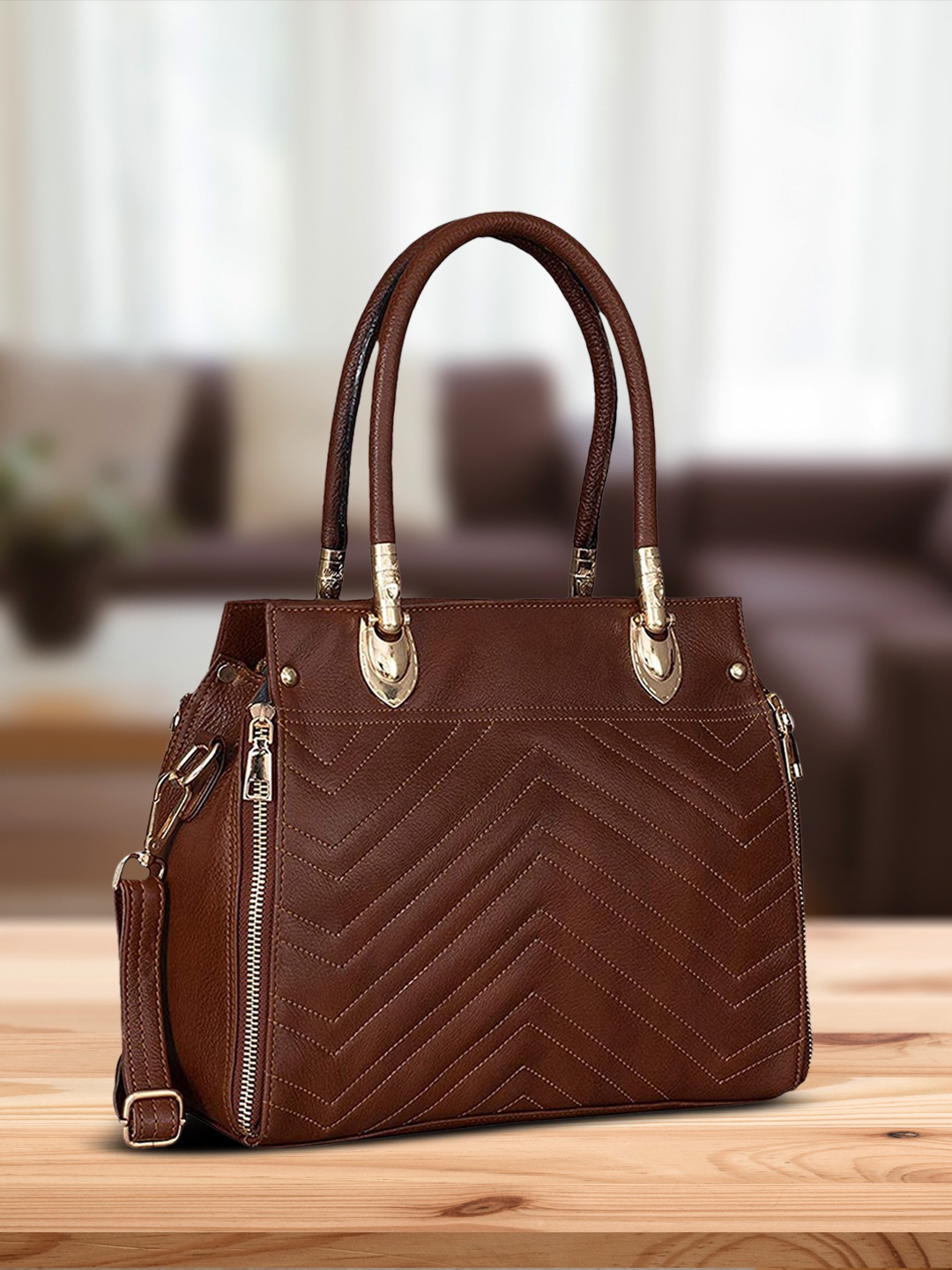 

HiLEDER Brown Textured Leather Structured Handheld Bag with Quilted