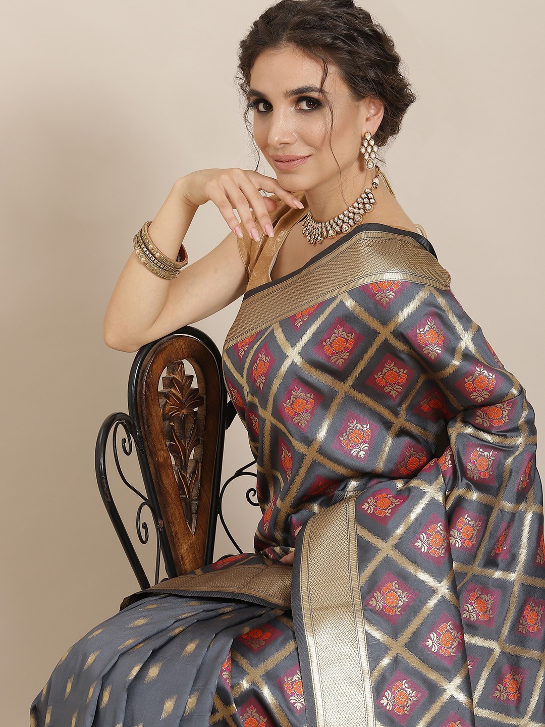 

SHARAA ETHNICA Grey Woven Design Zari Silk Blend Kanjeevaram Saree