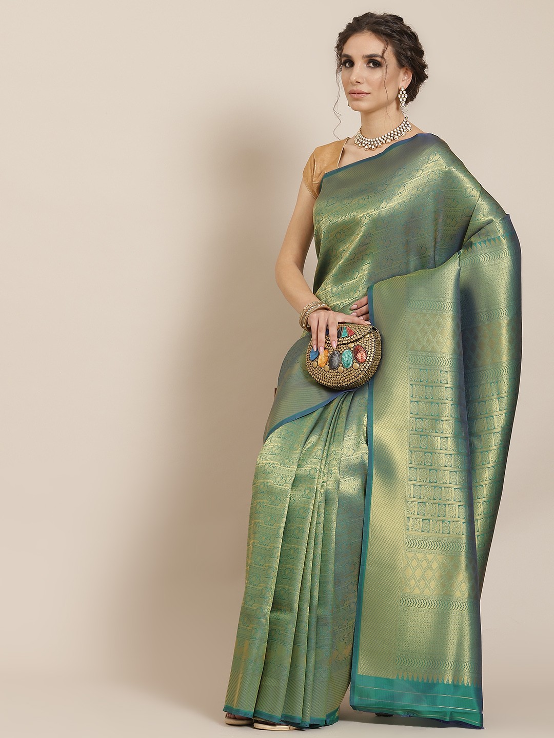 

SHARAA ETHNICA Green Woven Design Zari Silk Blend Kanjeevaram Saree