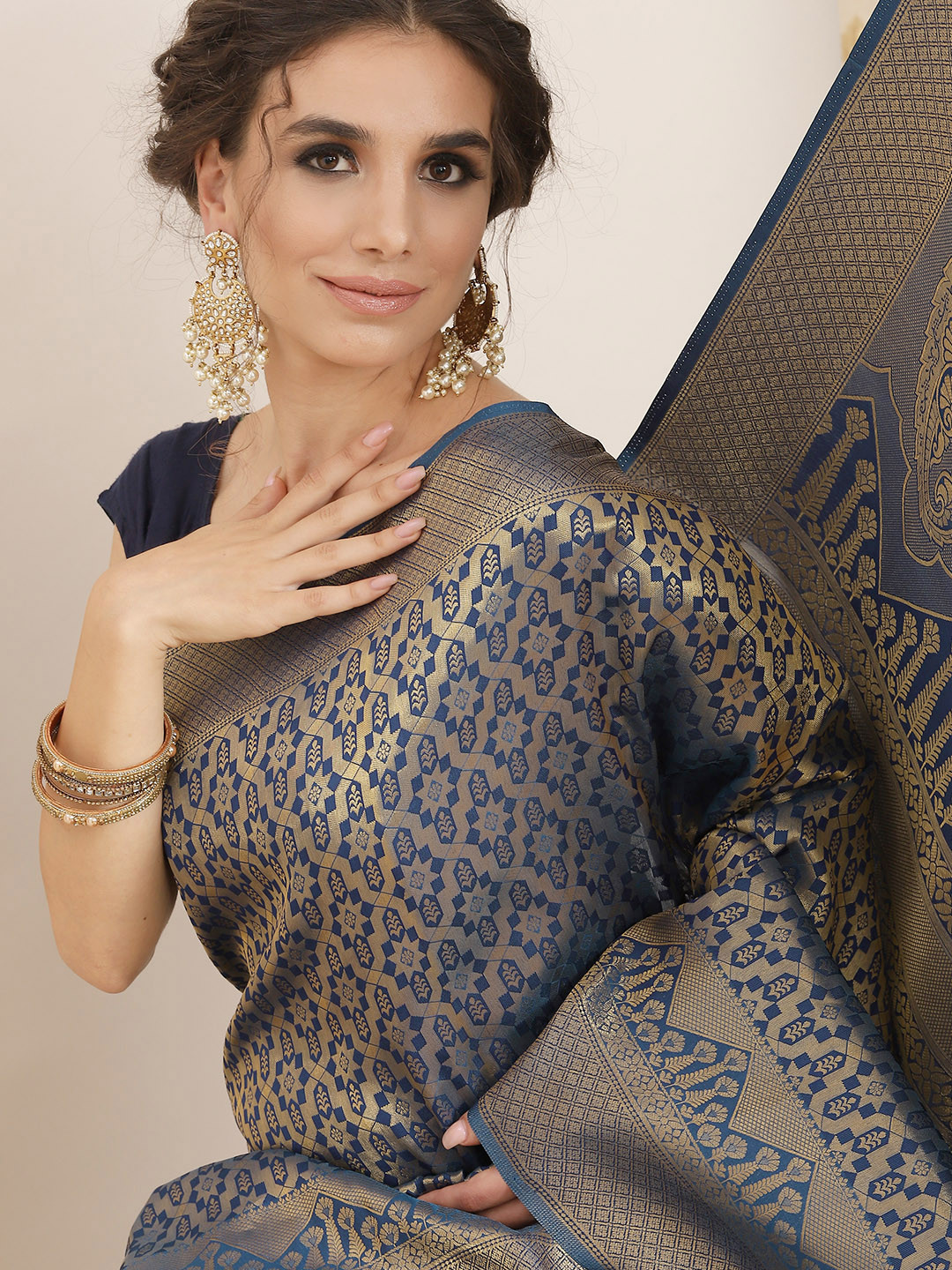 

SHARAA ETHNICA Blue Woven Design Zari Silk Blend Kanjeevaram Saree