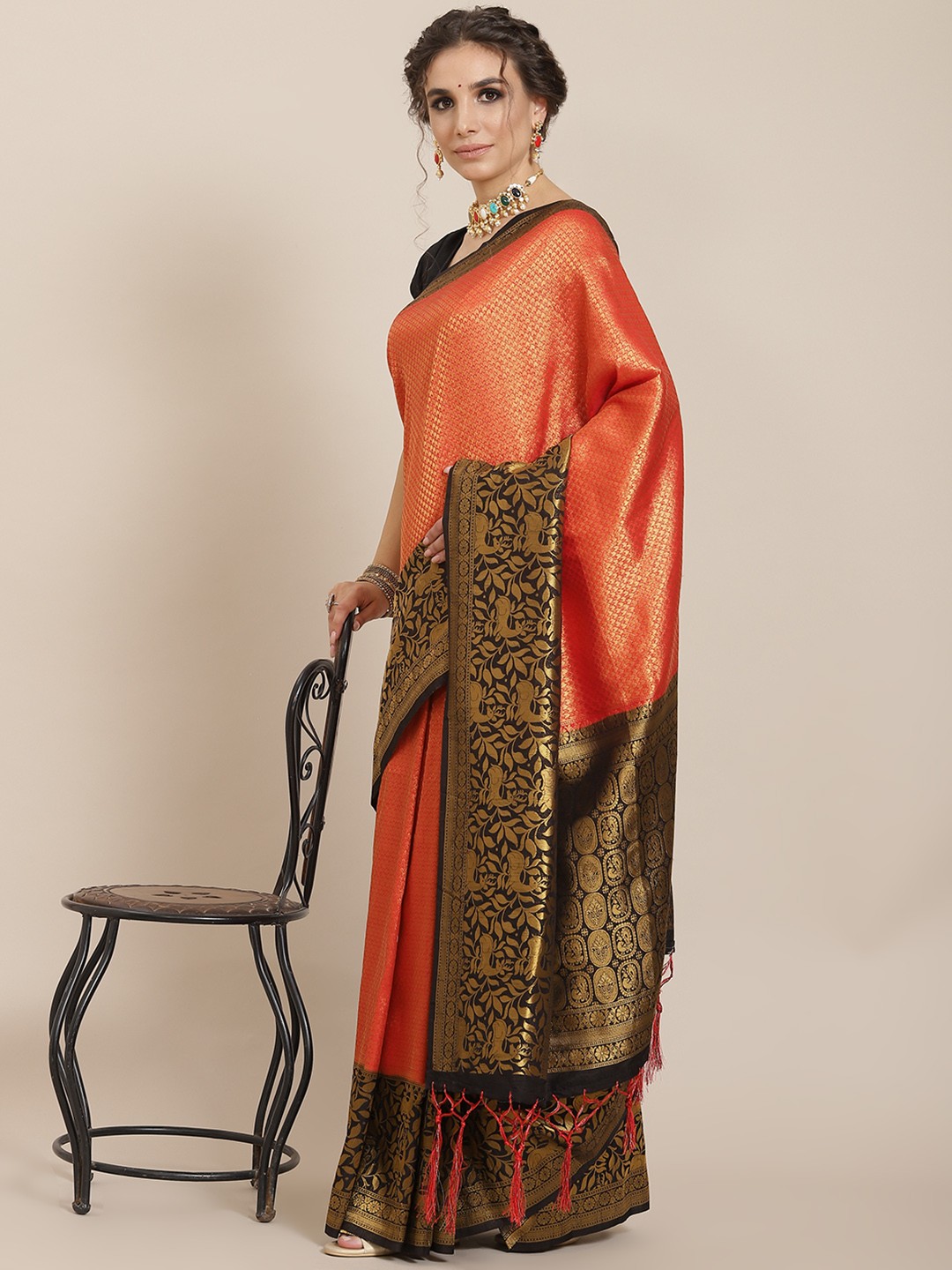 

SHARAA ETHNICA Red & Black Woven Design Zari Silk Blend Kanjeevaram Saree