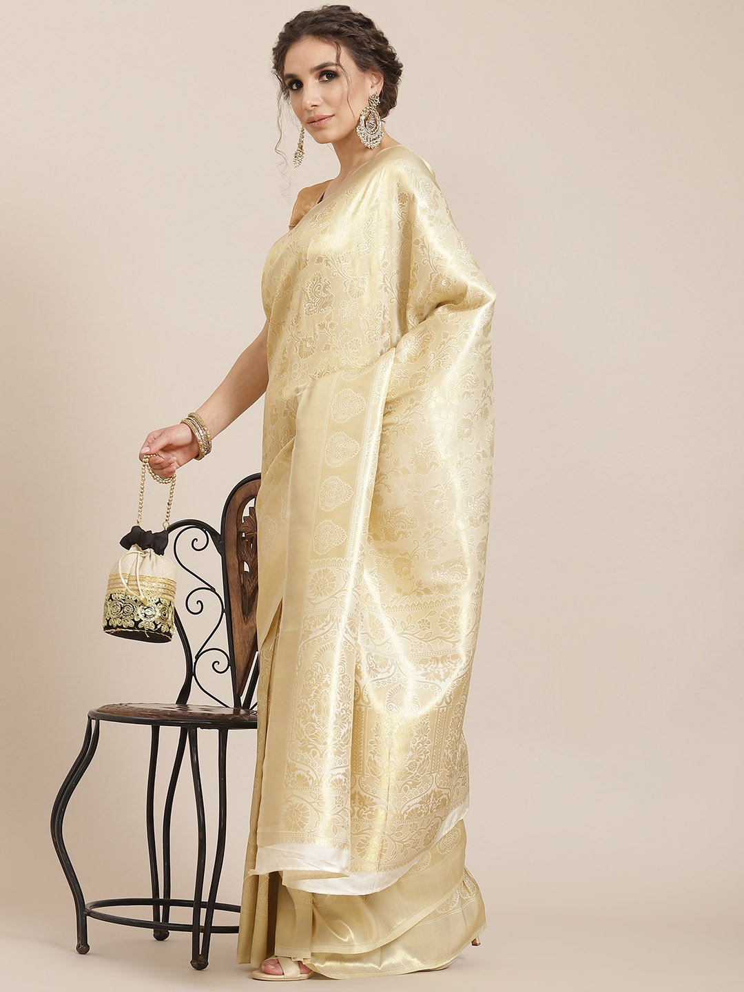 

SHARAA ETHNICA White Woven Design Zari Silk Blend Kanjeevaram Saree