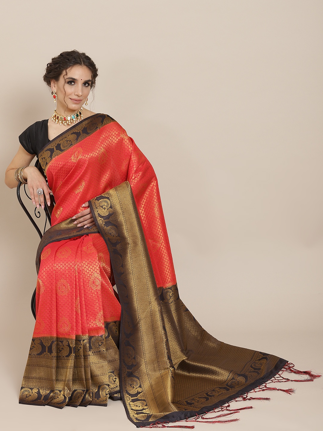 

SHARAA ETHNICA Red & Black Woven Design Zari Silk Blend Kanjeevaram Saree