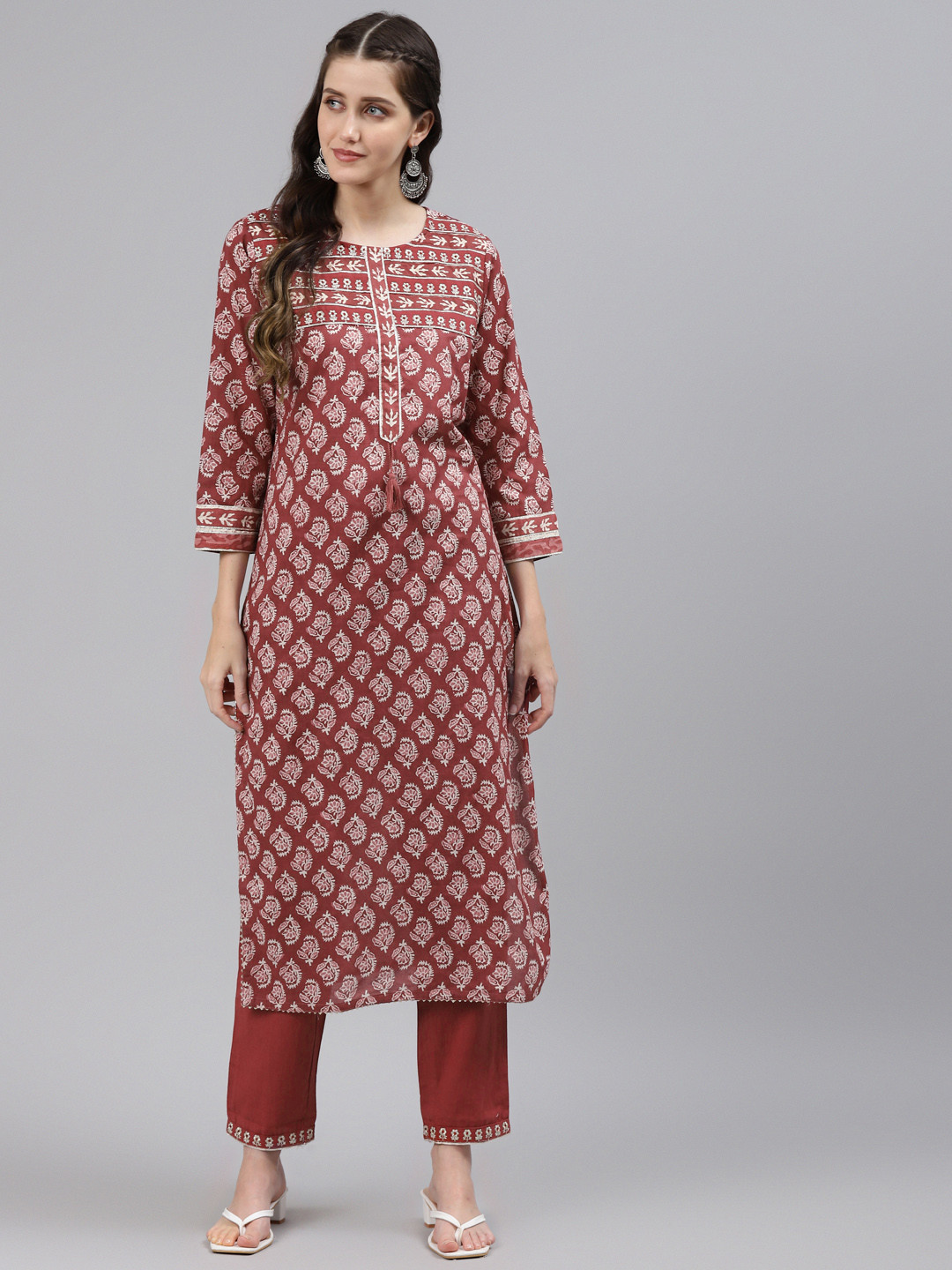 

Readiprint Fashions Women Maroon Floral Gotta Patti & Zari Pure Cotton Kurta with Pyjamas