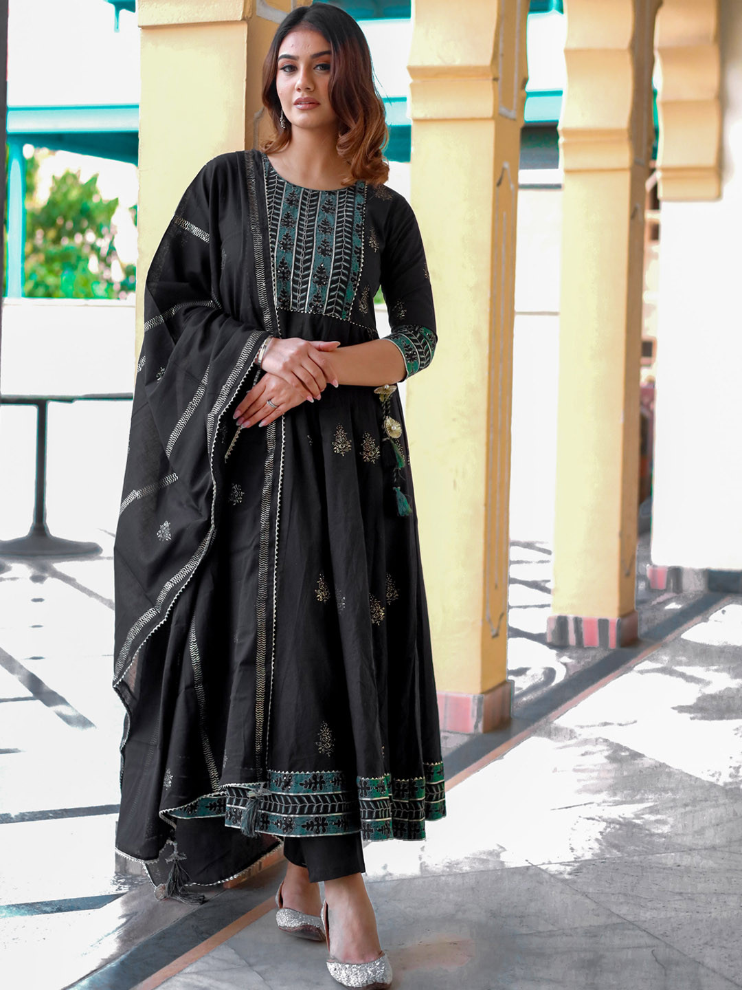 

Divena Women Black Printed Panelled Gotta Patti Pure Cotton Kurti with Trousers & With Dupatta