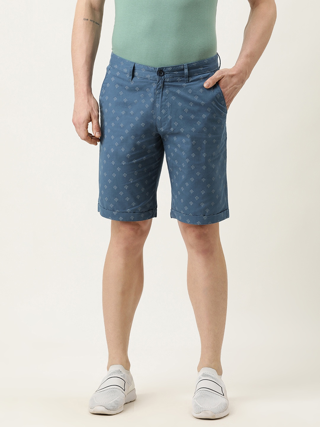 

IVOC Men Blue & Grey Printed Slim Fit Chino Shorts