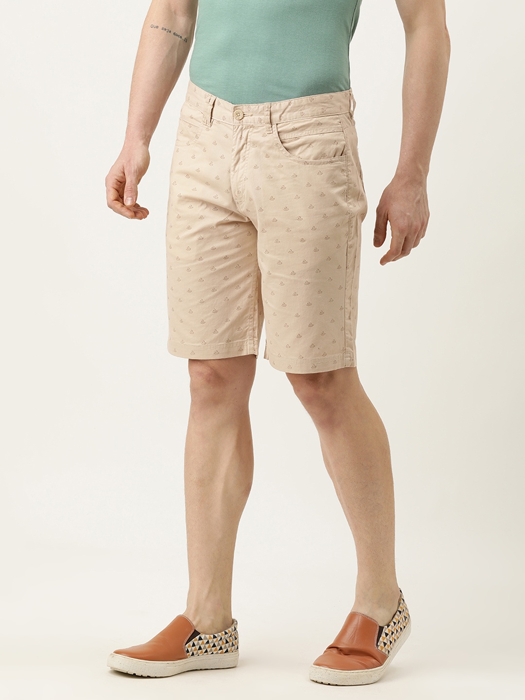 

IVOC Men Beige Printed Pure Cotton Slim Fit Chino Shorts